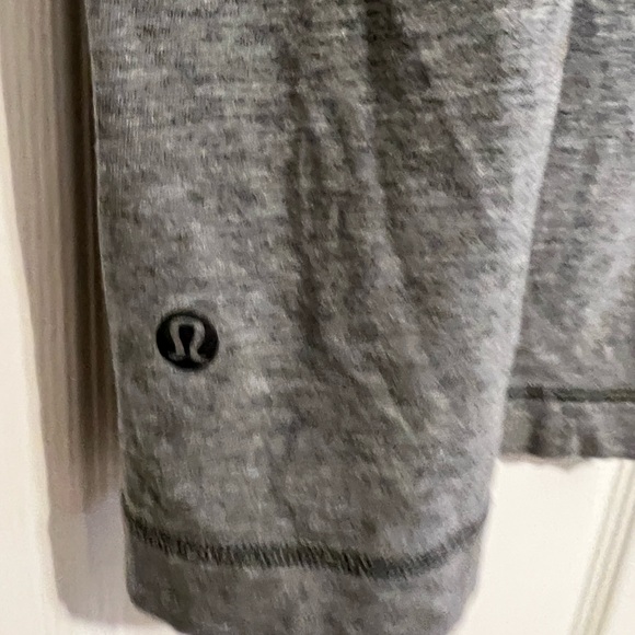 Lululemon Heathered Grey Basic Tee Shirt Sz L - Picture 4 of 5